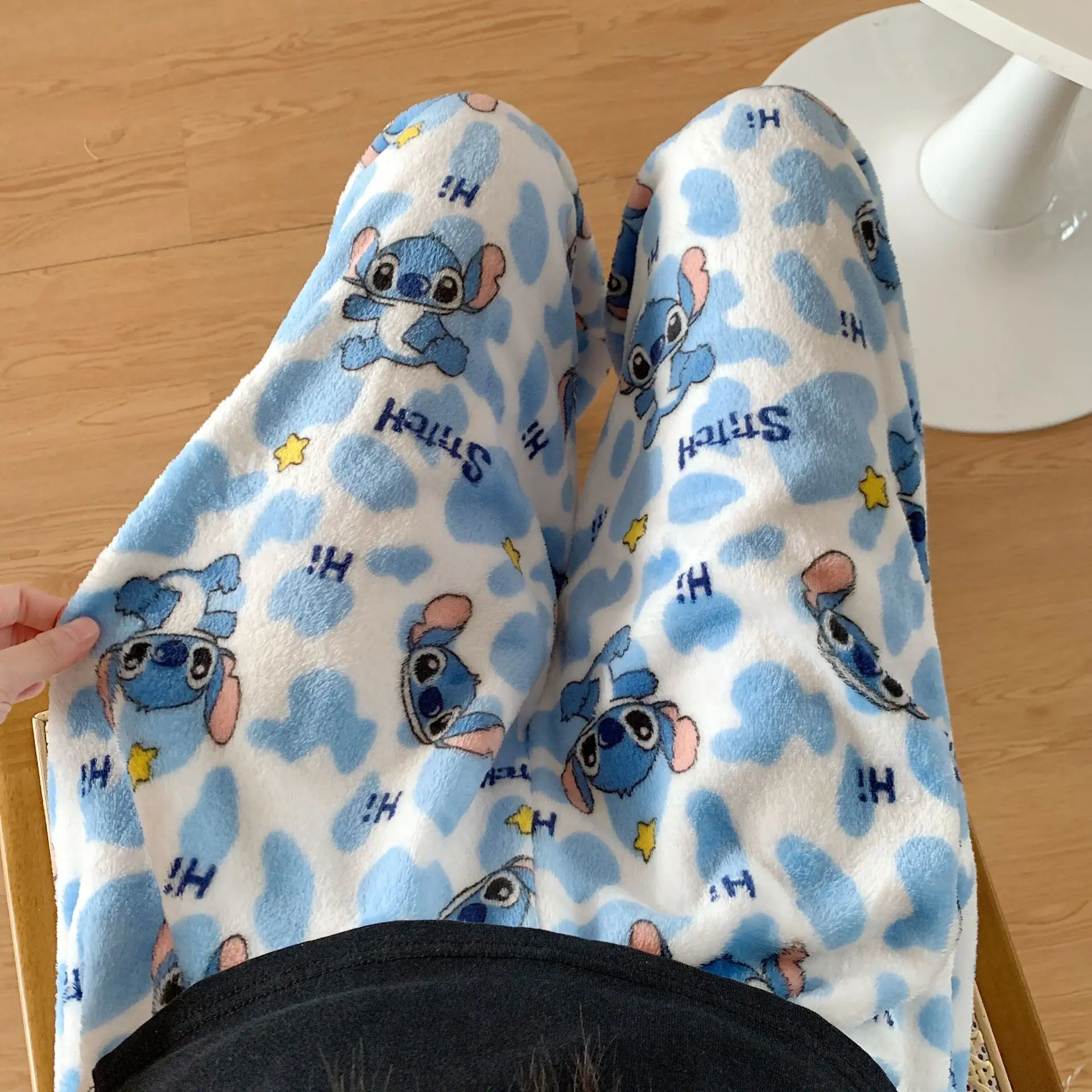 Winter Clothing Essentials - カートゥーンスティッチフランネルパジャマ 秋冬用 厚手でベルベットのような暖かいブルーパジャマ ホームウェア クリスマスギフト