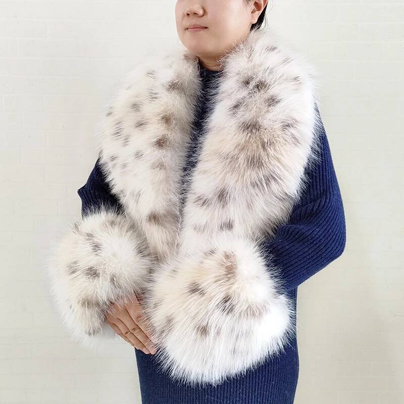 大きな女性用フェイクフォックスファースカーフ、冬用ジャケット - Winter Clothing Essentials のレビューと価格